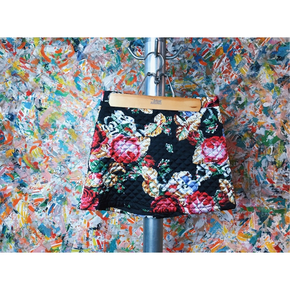 Floral mini skirt - Picture 3 of 3